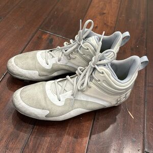 Under Armour Size 10 White Men’s Football /LaCrosse High Top Cleats.